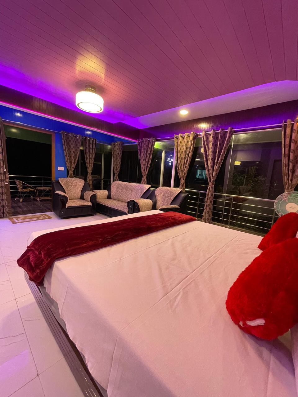 Luxe Glass house photo
