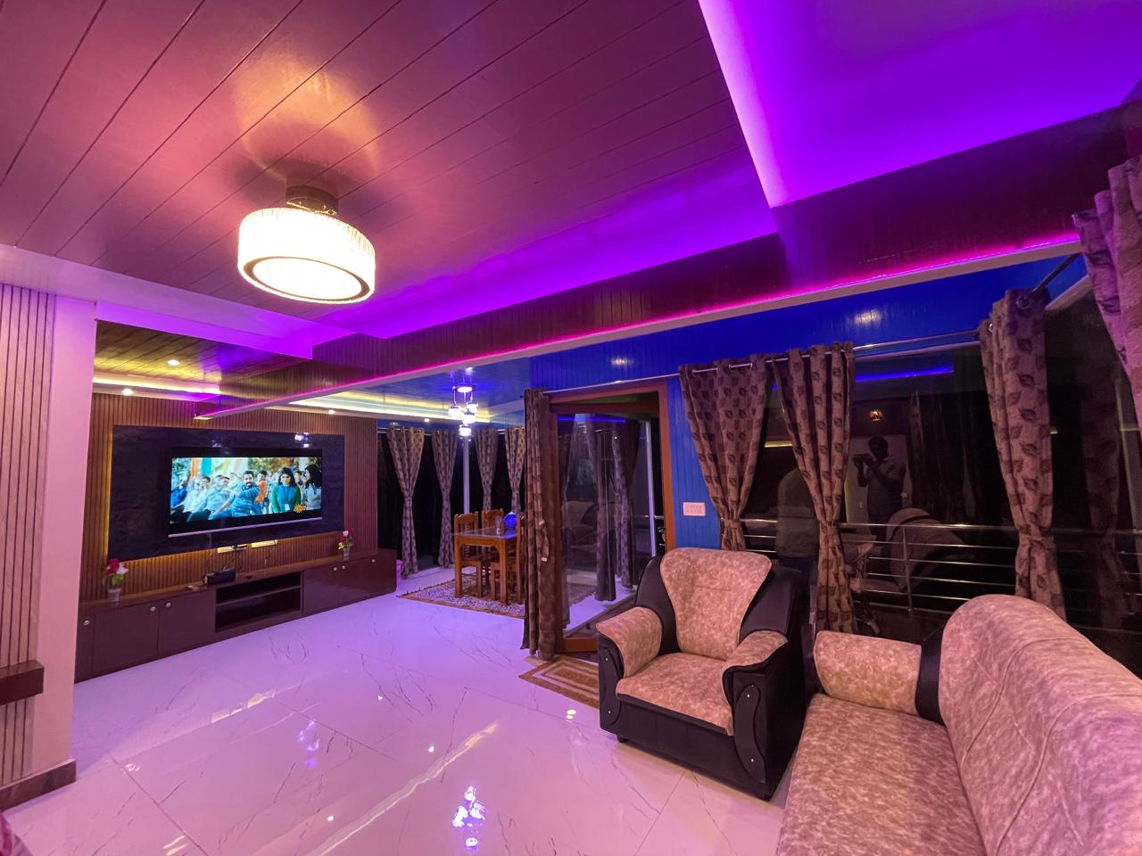 Luxe Glass house photo