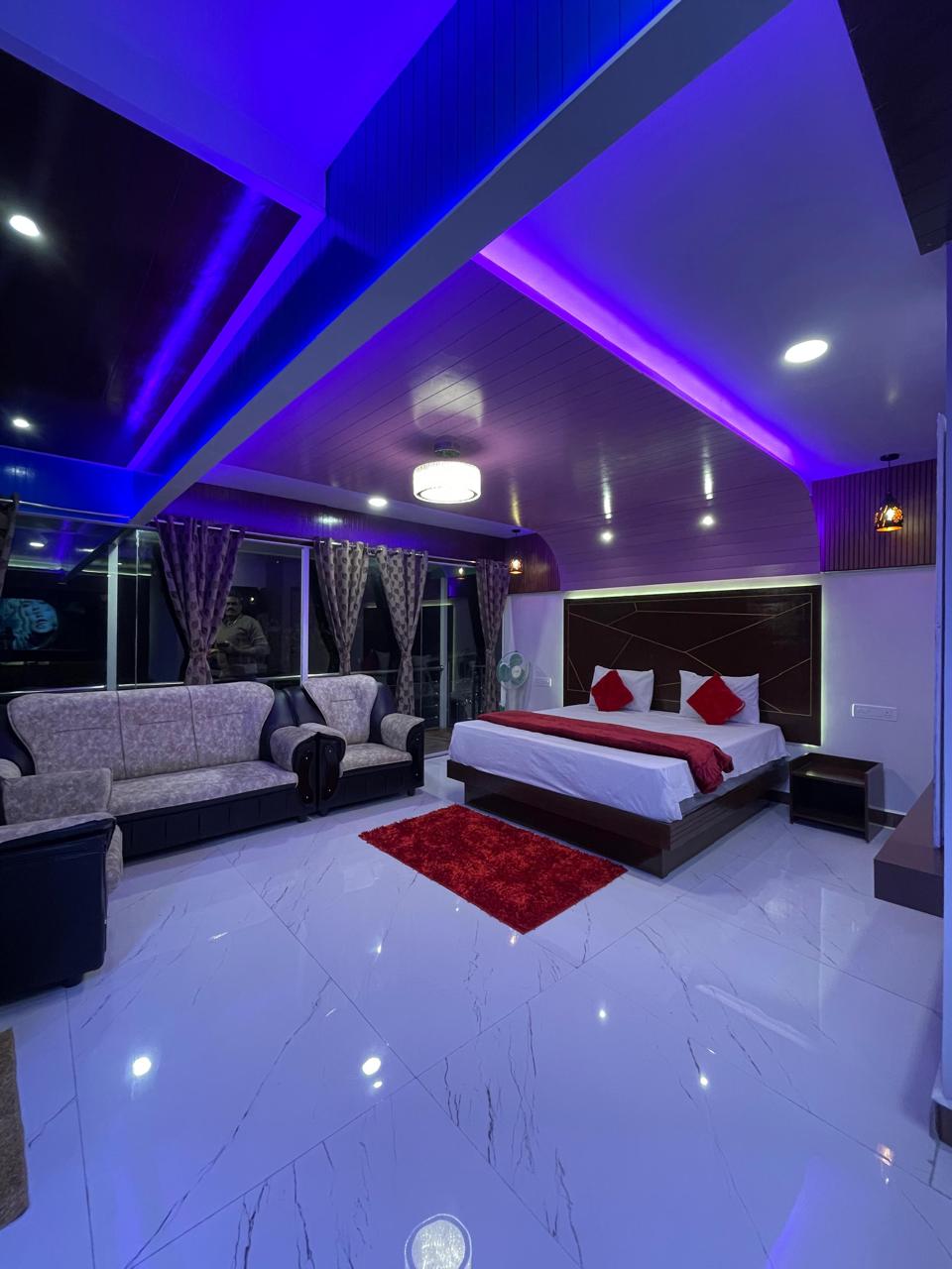Luxe Glass house photo