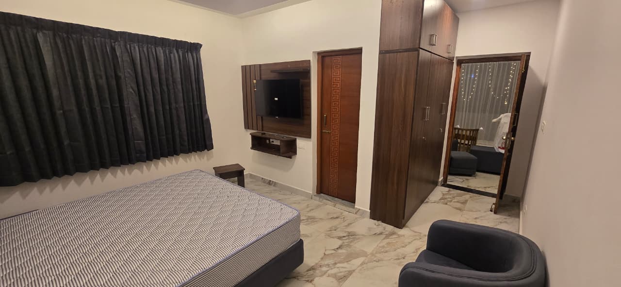 5 bhk Swimming pool property photo